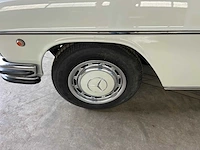 Mercedes - w114 - 250 e - oldtimer - 1968 - afbeelding 22 van  37