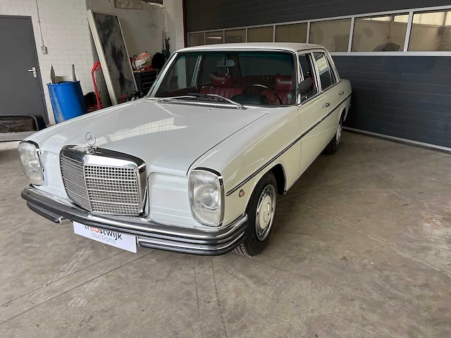 Mercedes - w114 - 250 e - oldtimer - 1968 - afbeelding 12 van  37