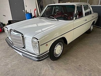 Mercedes - w114 - 250 e - oldtimer - 1968 - afbeelding 32 van  37