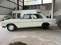 Mercedes - w114 - 250 e - oldtimer - 1968 - afbeelding 33 van  37