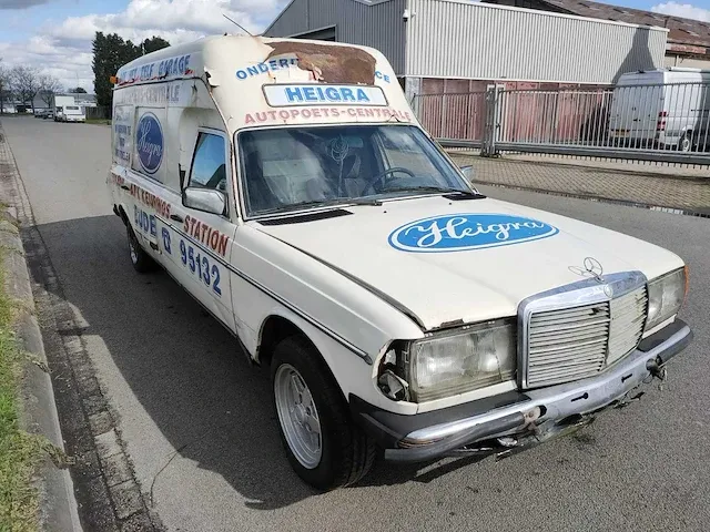 Mercedes - w123 250s - ex. ambulance-ziekenauto - 1980 - afbeelding 3 van  10