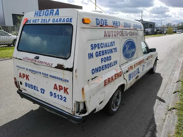Mercedes - w123 250s - ex. ambulance-ziekenauto - 1980 - afbeelding 4 van  10