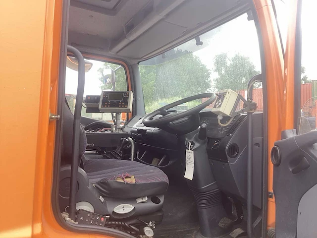 Mercedes 1518 straatveegmachine - afbeelding 2 van  13