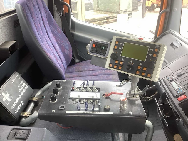 Mercedes 1518 straatveegmachine - afbeelding 3 van  13