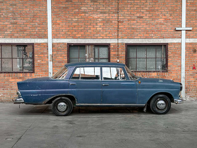 Mercedes 190d c-limousine 1963 oldtimer - afbeelding 29 van  30