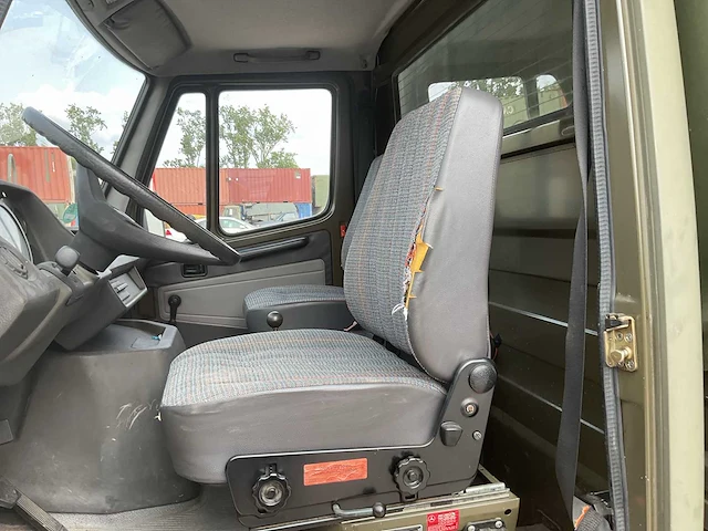 Mercedes 408d legervoertuig - afbeelding 11 van  12