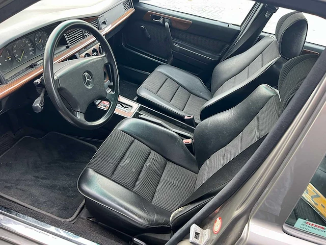 Mercedes-benz - 190 - 2.5 d turbo (1989) - afbeelding 2 van  18