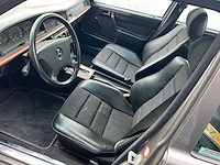 Mercedes-benz - 190 - 2.5 d turbo (1989) - afbeelding 2 van  18