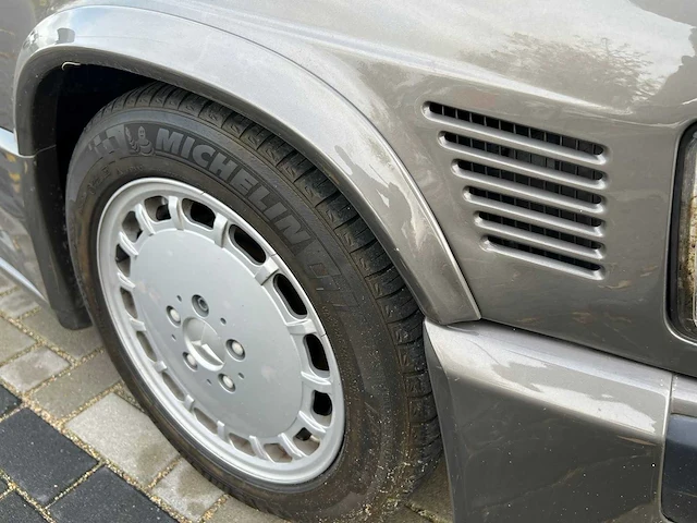 Mercedes-benz - 190 - 2.5 d turbo (1989) - afbeelding 4 van  18