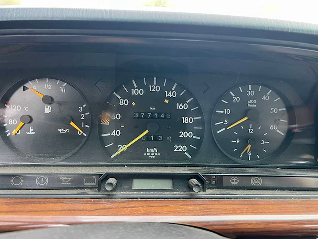Mercedes-benz - 190 - 2.5 d turbo (1989) - afbeelding 17 van  18