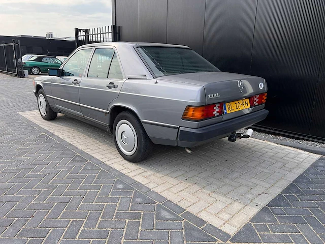 Mercedes-benz - 190-serie - 2.0 e (1987) - afbeelding 2 van  19