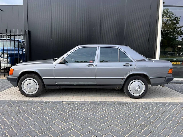 Mercedes-benz - 190-serie - 2.0 e (1987) - afbeelding 3 van  19