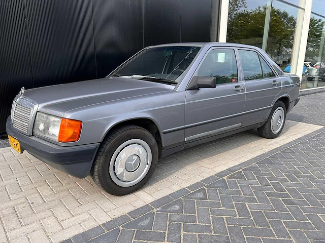 Mercedes-benz - 190-serie - 2.0 e (1987) - afbeelding 7 van  19