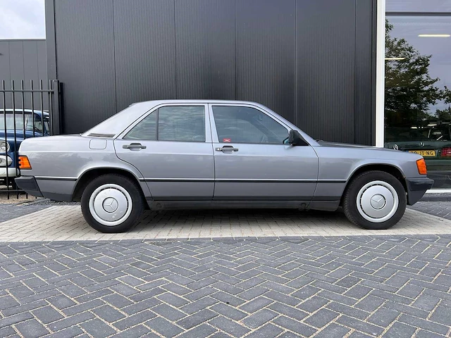 Mercedes-benz - 190-serie - 2.0 e (1987) - afbeelding 8 van  19