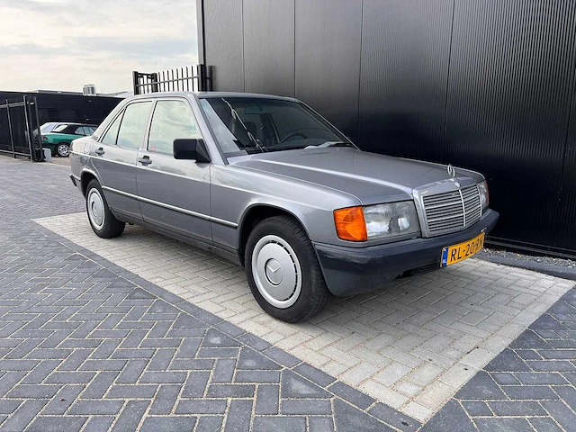 Mercedes-benz - 190-serie - 2.0 e (1987) - afbeelding 1 van  19