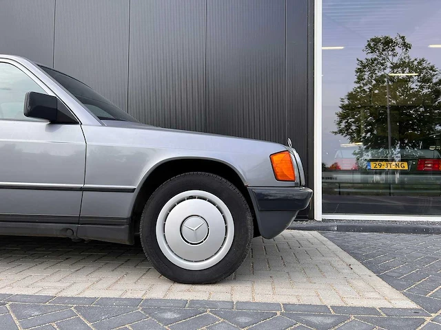 Mercedes-benz - 190-serie - 2.0 e (1987) - afbeelding 13 van  19