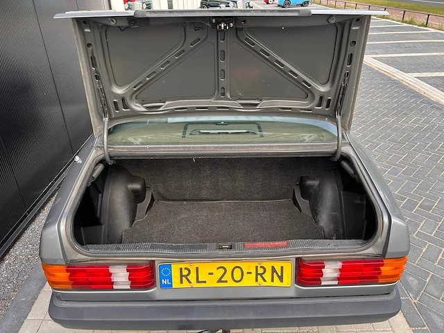 Mercedes-benz - 190-serie - 2.0 e (1987) - afbeelding 15 van  19
