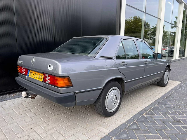 Mercedes-benz - 190-serie - 2.0 e (1987) - afbeelding 17 van  19