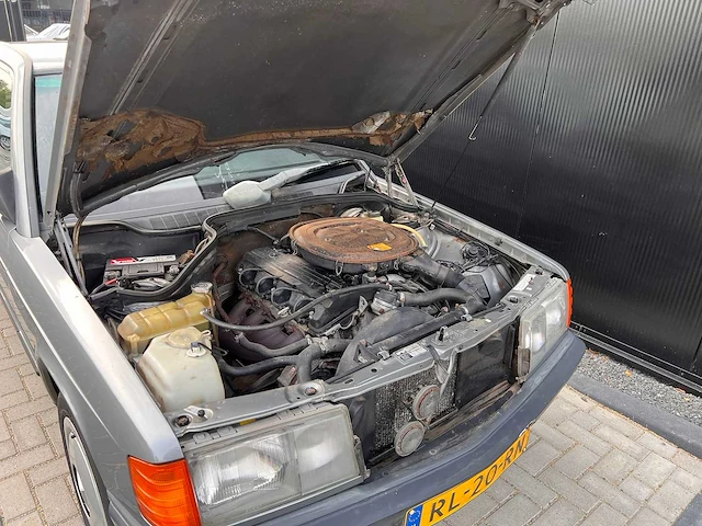 Mercedes-benz - 190-serie - 2.0 e (1987) - afbeelding 18 van  19