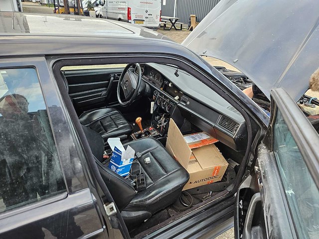 Mercedes-benz - 190-serie - 2.3/16 e - classic cars >15 - afbeelding 4 van  47