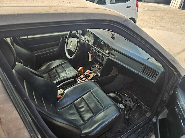 Mercedes-benz - 190-serie - 2.3/16 e - classic cars >15 - afbeelding 22 van  47