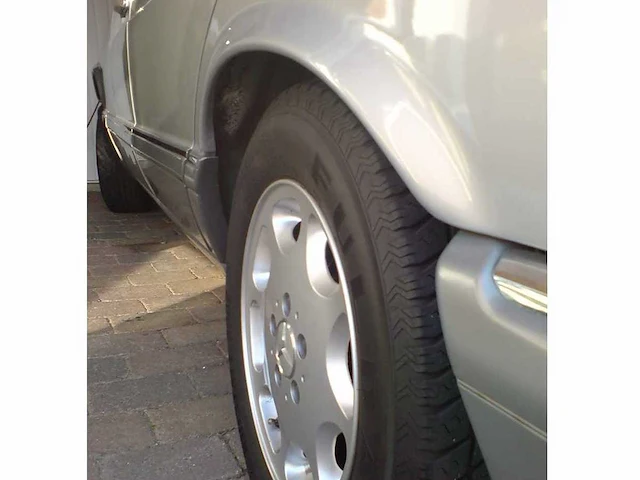 Mercedes-benz - 1989 - w126 - 560 se - personenauto - afbeelding 15 van  17