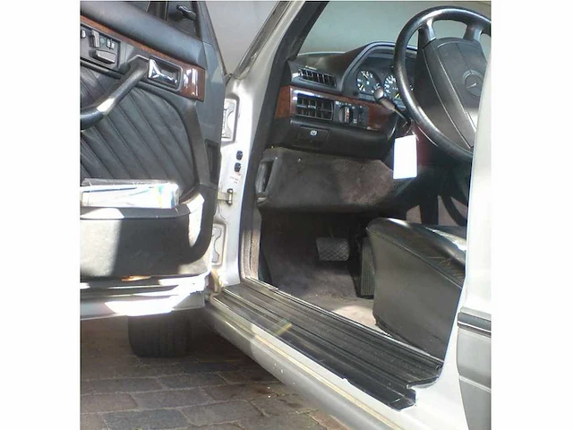 Mercedes-benz - 1989 - w126 - 560 se - personenauto - afbeelding 16 van  17