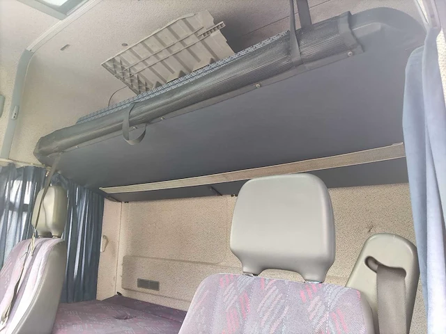 Mercedes-benz - 1999 - vrachtwagen - afbeelding 14 van  51