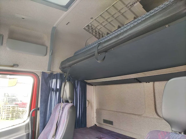 Mercedes-benz - 1999 - vrachtwagen - afbeelding 15 van  51