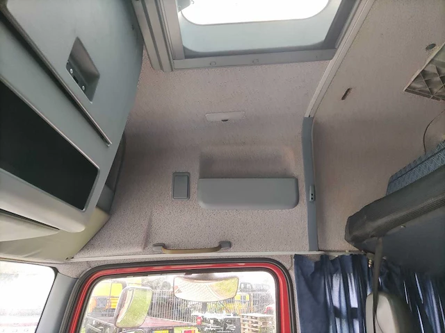 Mercedes-benz - 1999 - vrachtwagen - afbeelding 16 van  51