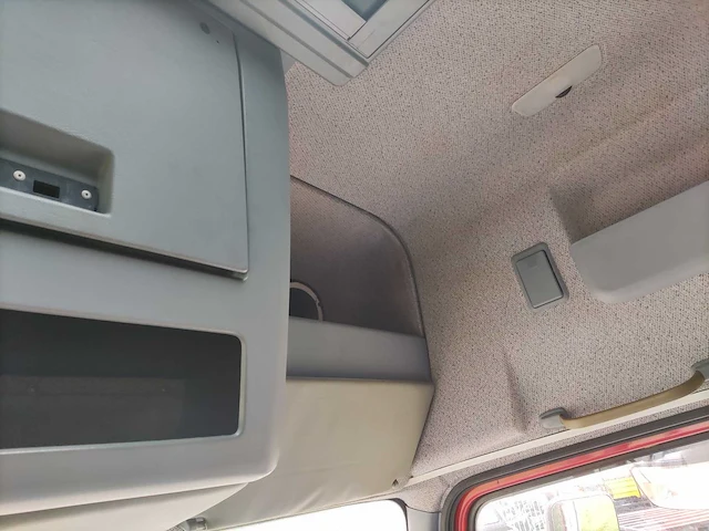 Mercedes-benz - 1999 - vrachtwagen - afbeelding 17 van  51