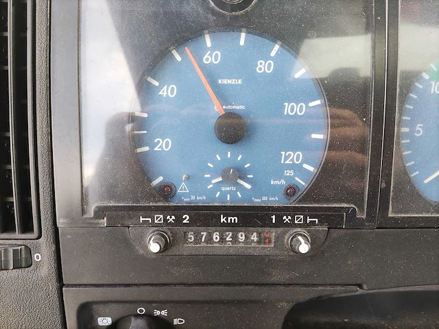 Mercedes-benz - 1999 - vrachtwagen - afbeelding 22 van  51