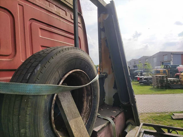 Mercedes-benz - 1999 - vrachtwagen - afbeelding 26 van  51