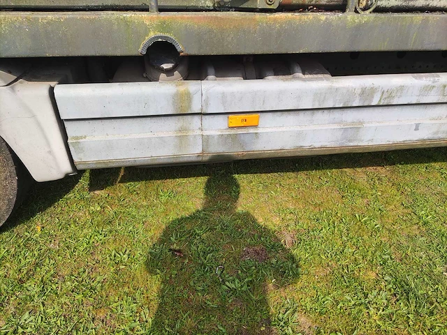 Mercedes-benz - 1999 - vrachtwagen - afbeelding 32 van  51