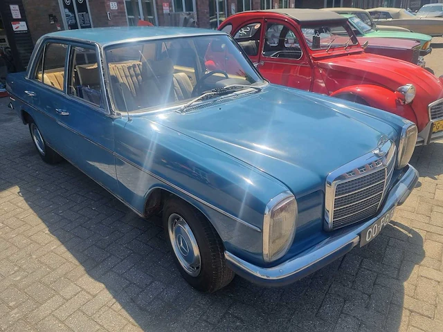 Mercedes-benz - 200-280 (w114) - 230 - car - afbeelding 1 van  13