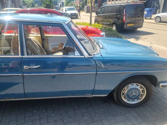 Mercedes-benz - 200-280 (w114) - 230 - car - afbeelding 9 van  13