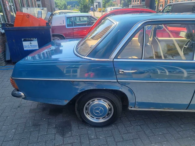 Mercedes-benz - 200-280 (w114) - 230 - car - afbeelding 10 van  13