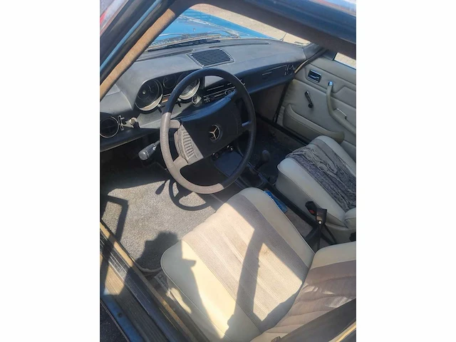 Mercedes-benz - 200-280 (w114) - 230 - car - afbeelding 13 van  13