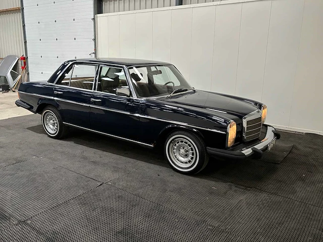 Mercedes-benz - 200-280 (w115) - 240 d 3.0 - 1975 - oldtimer - afbeelding 4 van  45