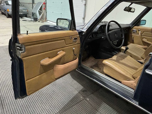 Mercedes-benz - 200-280 (w115) - 240 d 3.0 - 1975 - oldtimer - afbeelding 5 van  45