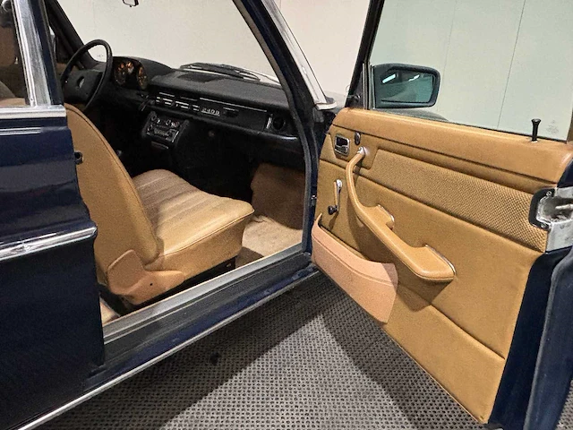 Mercedes-benz - 200-280 (w115) - 240 d 3.0 - 1975 - oldtimer - afbeelding 33 van  45