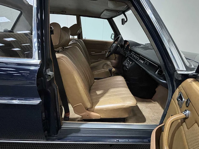 Mercedes-benz - 200-280 (w115) - 240 d 3.0 - 1975 - oldtimer - afbeelding 35 van  45