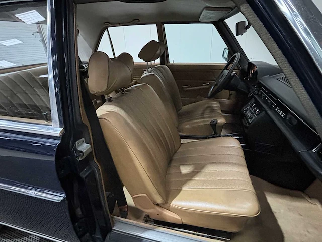 Mercedes-benz - 200-280 (w115) - 240 d 3.0 - 1975 - oldtimer - afbeelding 36 van  45