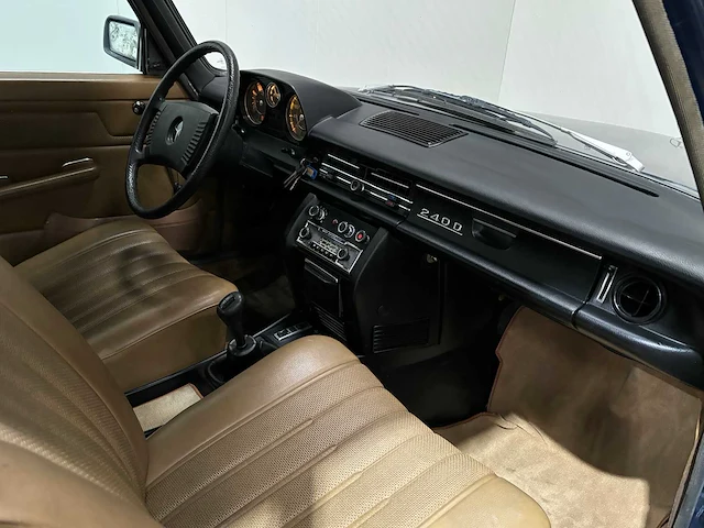 Mercedes-benz - 200-280 (w115) - 240 d 3.0 - 1975 - oldtimer - afbeelding 37 van  45