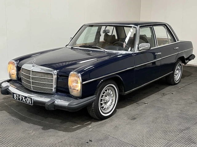 Mercedes-benz - 200-280 (w115) - 240 d 3.0 - 1975 - oldtimer - afbeelding 42 van  45