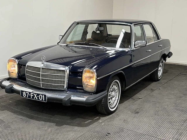 Mercedes-benz - 200-280 (w115) - 240 d 3.0 - 1975 - oldtimer - afbeelding 43 van  45