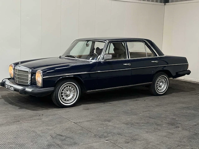 Mercedes-benz - 200-280 (w115) - 240 d 3.0 - 1975 - oldtimer - afbeelding 44 van  45