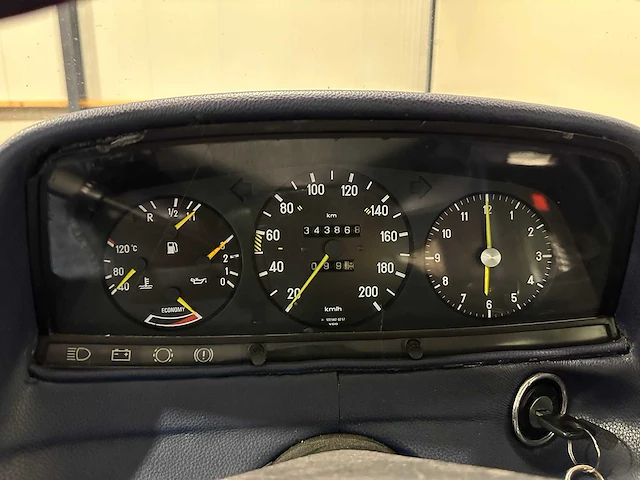 Mercedes-benz - 200-280 (w123) - 230 e - oldtimer - afbeelding 5 van  17