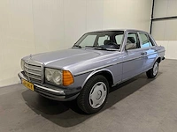 Mercedes-benz - 200-280 (w123) - 230 e - oldtimer - afbeelding 1 van  17