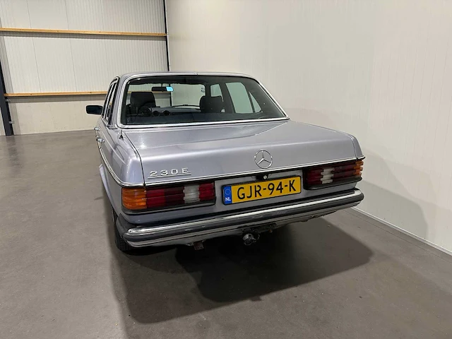 Mercedes-benz - 200-280 (w123) - 230 e - oldtimer - afbeelding 12 van  17